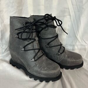 SOREL women’s Gray Lace-Up Ankle Boots NWOT